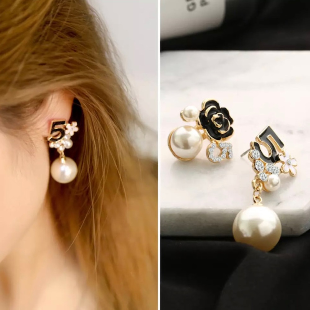 NWT FAMOUS DESIGN GOLDEN FLOWER PEARL STUD EARRING JEWELRY